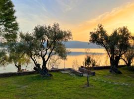 Seafront Traditional Stone House in Sunset Olive Grove - B, accessible hotel in Alyfantá