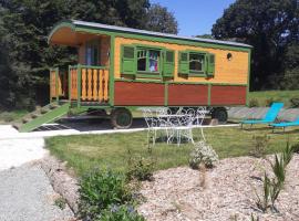 La roulotte de kermorzu，Saint-Adrien的豪華帳蓬