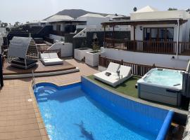 Villa 64, Vista Lobos, private heated pool x jacuzzi, Playa Blanca, hotel i Playa Blanca