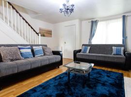 4 beds Sleeps 5- Elegance Leisure Stay, Oldham, hotel en Lees