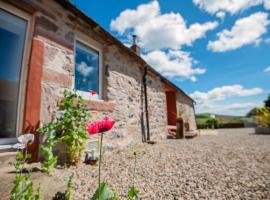 Spacious & Stylish StoneHous Cottage, hotel in Forfar