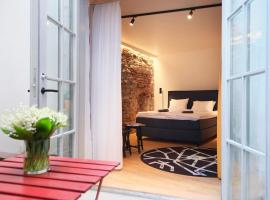 LJ5 - Old Town Rooms with Exclusive shared Roof Terrace