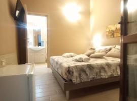 Villa Alfea CAMERE，位于切萨雷奥港的酒店