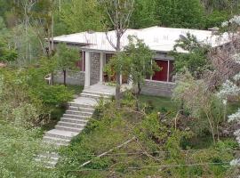 Fort and Indus River View Guest House, cottage in Skardu