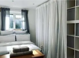 Cosy and Characterful 1 bedroom townhouse with big south facing garden in Cardiff