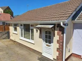 Captivating 2 bedroom bungalow in mumbles