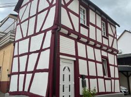 Charmantes denkmalgeschütztes Tiny House am Rhein, chalet i Rhens