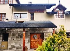 Periko´s Youth Hostel