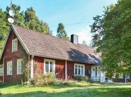 8 person holiday home in L NSBODA, hotel with parking in Ubbaboda