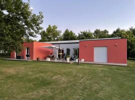 Maison 150 M2 pour 6 personnes proche circuit des 24 H, holiday rental in Le Breil-sur-Mérize