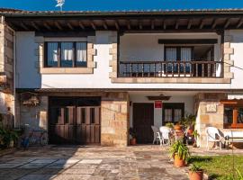 Casa rural Paco En pleno corazón de Cantabria muy cerca de la costa, hôtel pour les familles à Carranceja