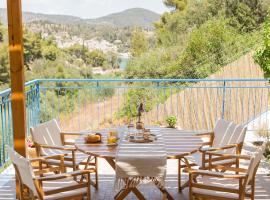 AZALEA - Modern studio with sea view, allotjament vacacional a Galatás