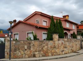 VILLA LAS PALMERAS, pigus viešbutis mieste Arenas de San Pedras