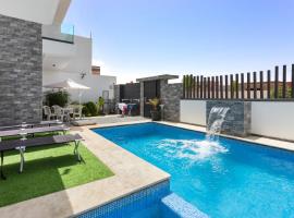 Villa MOSA 3 beds + 3 Bath villa with pool، فندق شاطئي في ميرلفت