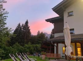 Chalet Edelweiss, hotel a Molveno