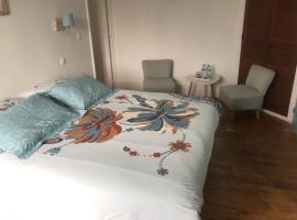 Chambre Chez L'HABITANT en Centre Ville, hotel in Pont-Audemer