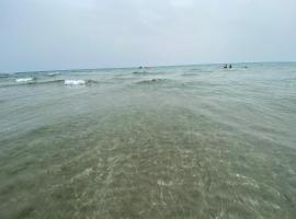 Orihuela Costa 3 bdr condo on La Zenia beach with patio, hotel di Orihuela