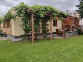 Domek s terasou, cheap hotel in Doksy