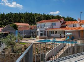 Casa do Largo - Casa Sopra, hotel v destinácii Figueiró dos Vinhos