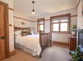 Unique period one bedroom house in Colchester, hotel in Colchester