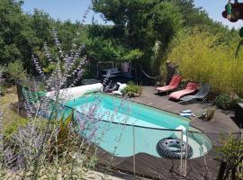 Villa forest home avec piscine dans les gorges du verdon en Provence, ubytování v soukromí v destinaci Quinson