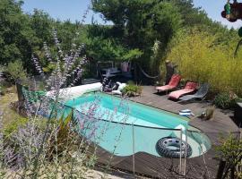 Villa forest home avec piscine dans les gorges du verdon en Provence, golf hotel in Quinson