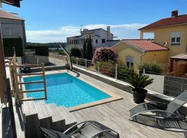 Histria apartment with own private pool near the beach、バニョレのリゾート