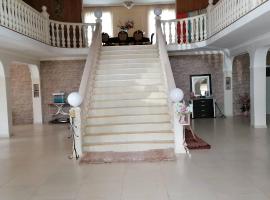 Special Guest House in Guria, hotel com estacionamento em Chala