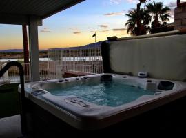 RIVERFRONT RUBY RED HOME WITH PRIVATE DOCK, hotel en Bullhead City