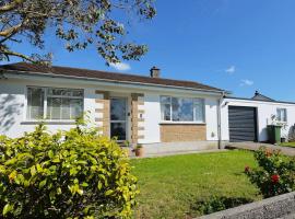 3-Bedroom bungalow with parking, Goldsithney, Penzance, Cornwall, hotel en Perranuthnoe