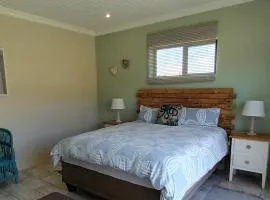 En-suite, private room, free WIFI in Plett