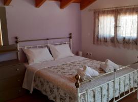 Traditional house in Akamatra square, hotel v destinaci Akamatra