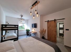 Bistro & Rooms pri Karlu - ex Hiša Budja, bed and breakfast en Maribor