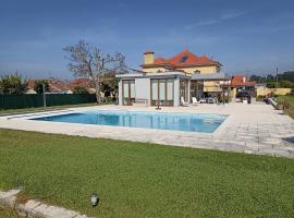 Casa Afonso - Passadiços do Paço, guest house in Aveiro