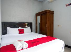 RedDoorz Syariah near Rumah Sakit Bhina Bhakti Husada, hotel v destinaci Rembang