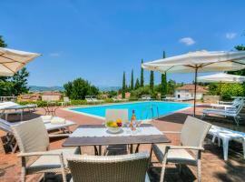 Villa Faccioli Magnolia And Oleandro With Shared Pool - Happy Rentals, hotel s parkovaním v destinácii Colognola ai Colli