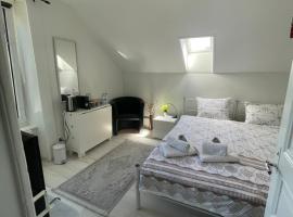 La Maison Bleue à 2 pas du Lac du Neuchâtel, ξενοδοχείο σε Hauterive