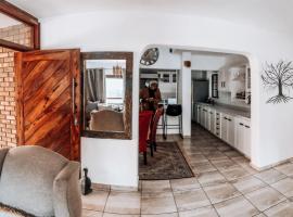 Gold Pot Stay a 5 bedroom House: Pretoria şehrinde bir tatil evi