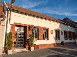 Restaurace-Pension-Vinařství U Šťastných