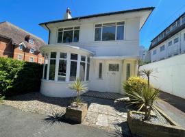 Bayside GuestHouse, holiday home in Bournemouth