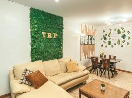 RUSTIC THEMED - 2BR TownHouse - near Clark Airport - TRP4 อพาร์ตเมนต์ในMining