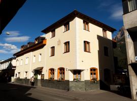 Hotel Astras, hotel with pools in Scuol