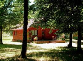 Chalet en for&ecirc;t, brame du cerf，Valpuiseaux的住宿