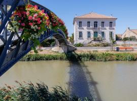 La Passerelle du Canal, hotel a Sallèles-dʼAude