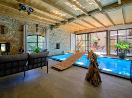 Loft Industriel privé climatisé Piscine intérieure Terrasse SPA et jardin, vacation rental in Alzonne