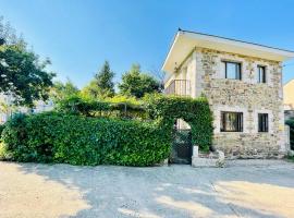 Agradable casa con chimenea, en zona tranquila de Sanabria, hotel v destinaci Barrio de Lomba