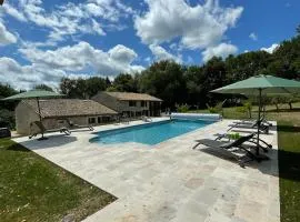 Vacances au calme à Litout, Piscine, Clim, 10 personnes, proche St Emilion