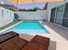 Modern and bright 3 bedroom villa with pool.