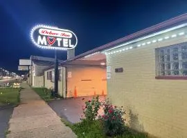 Deluxe Inn Motel