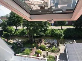 Knuffelkamer über der Gracht